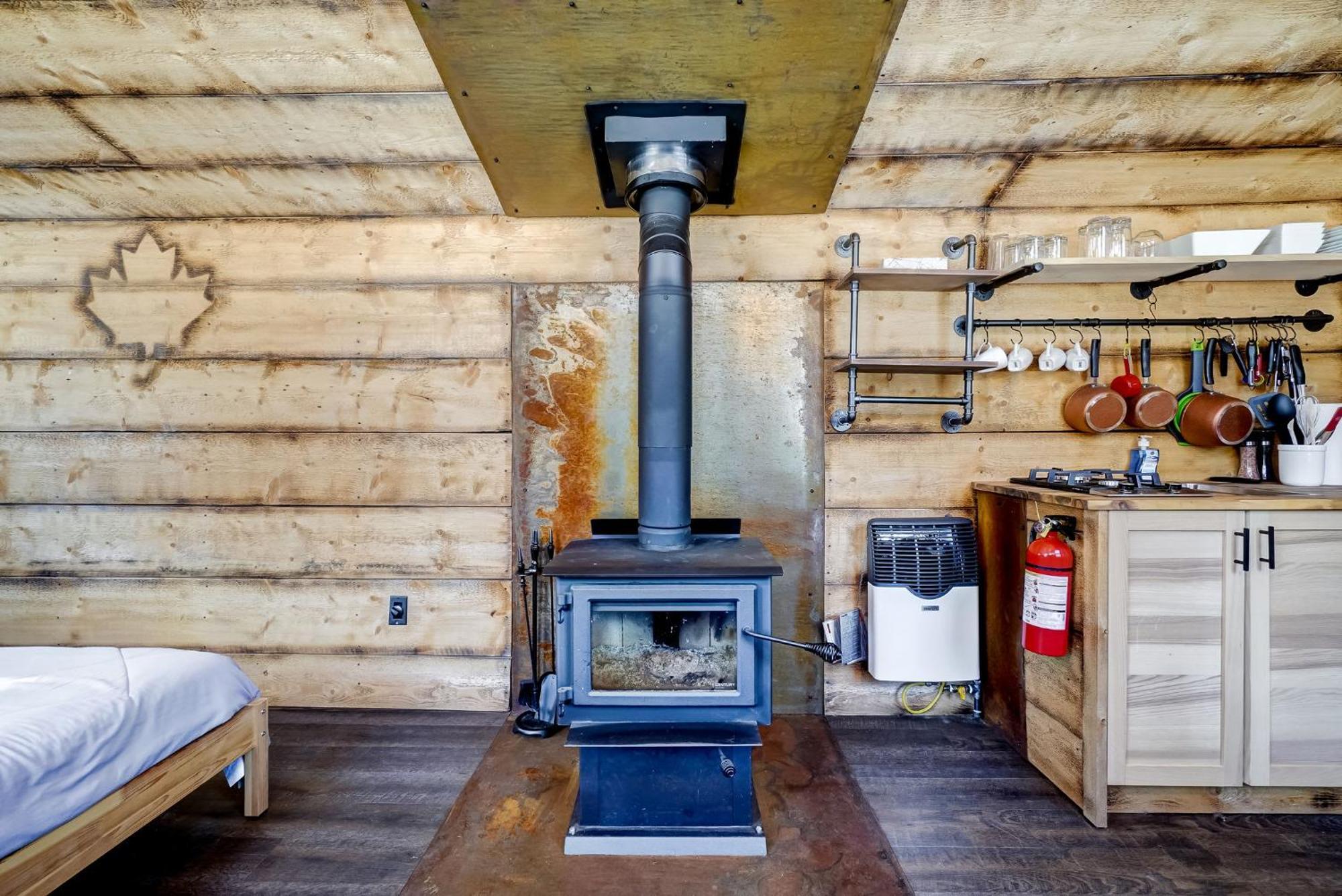 Your Cozy Cabin Retreat Saint-Remi-d'Amherst Esterno foto